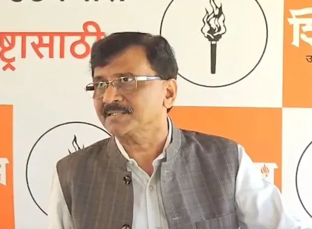 राम मंदिर घोटाले पर संजय राउत का BJP पर हमला: 'राम के श्राप से जाएगी यह सरकार'