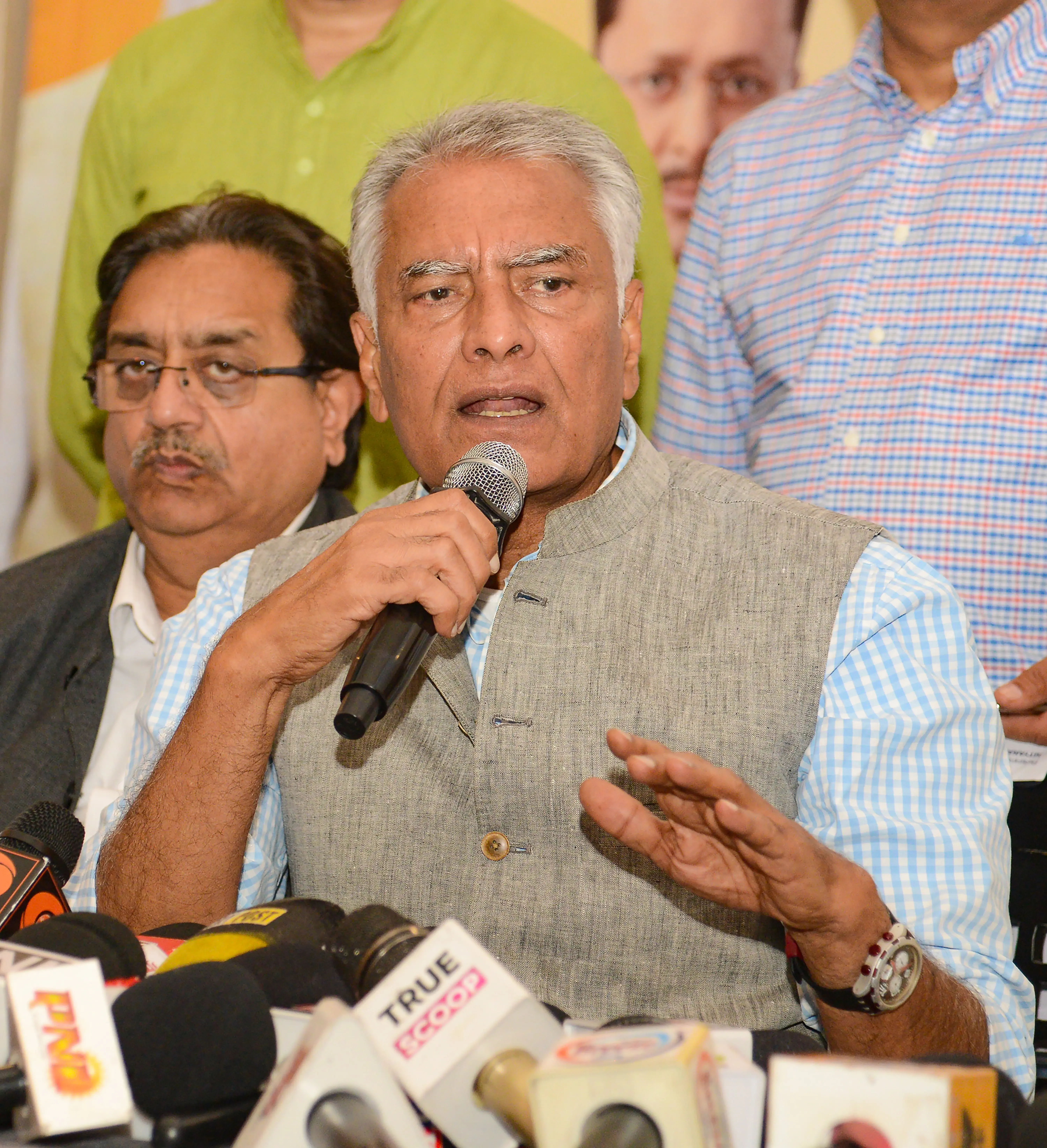 Punjab BJP chief Jakhar warns Kejriwal over MLA's alleged attack on BJP office