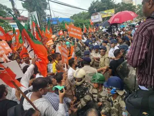 BJP-Congress clash in Ranchi: BJYM gherao bid sparks police standoff