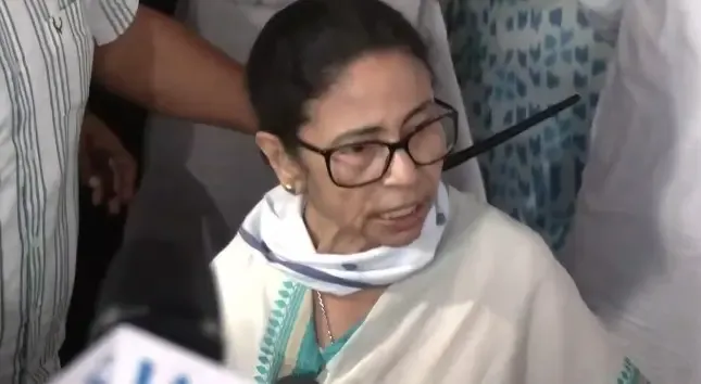 Mamata accuses BJP of trying to rig West Bengal polls on Phase 2 voting day