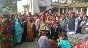 Distribution of Blankets in Jharkhand Faces Fraud Claims and Quality Issues