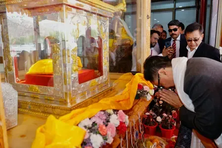 Rijiju pays obeisance to Piprahwa Buddha relics in Leh