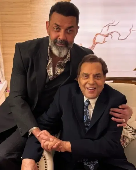 Did Bobby Deol Pay An Emotional Tribute To His Father Dharmendra?