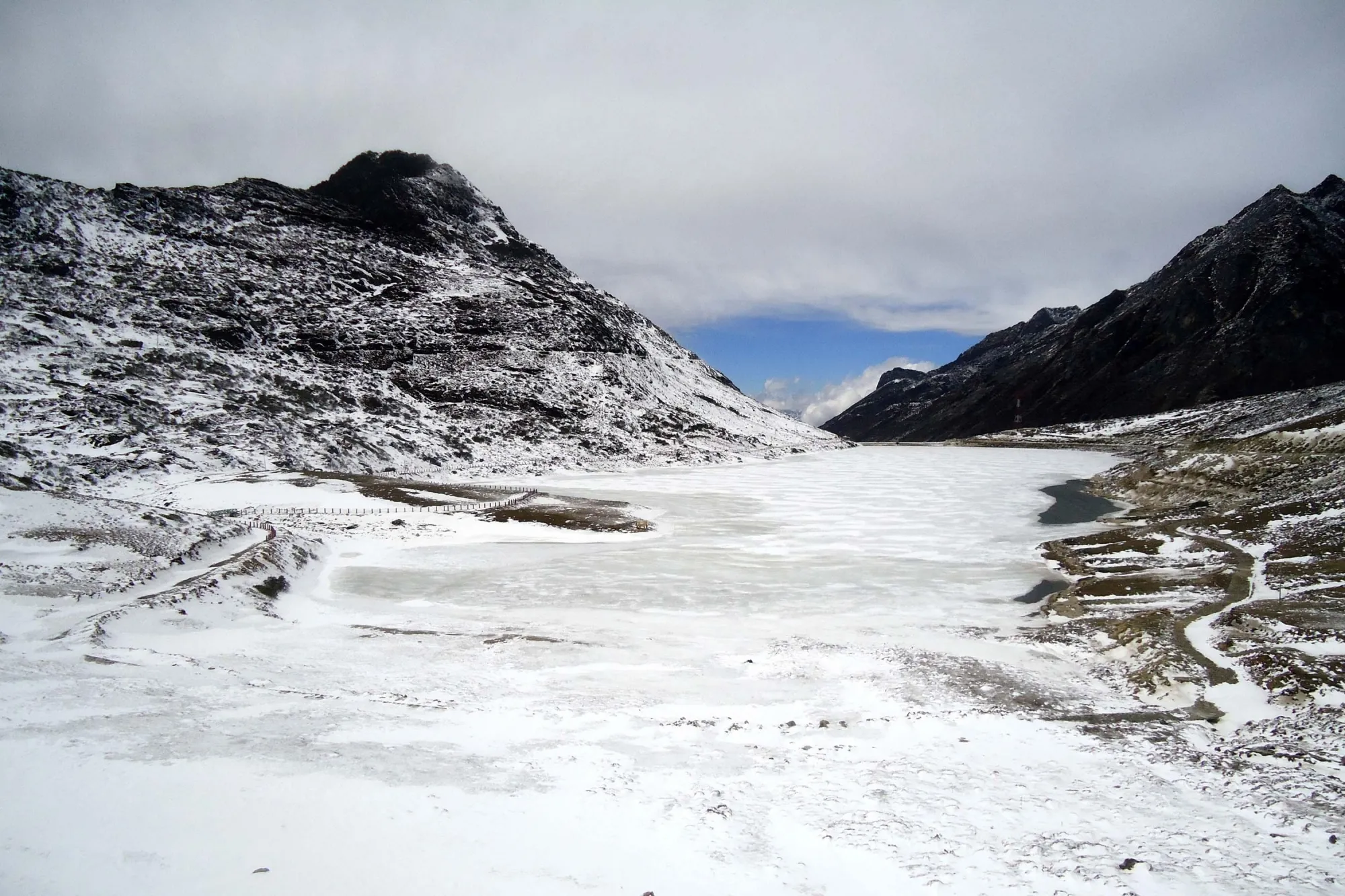 How Was the Body of a Missing Kerala Tourist Recovered from Arunachal’s Frozen Sela Lake?