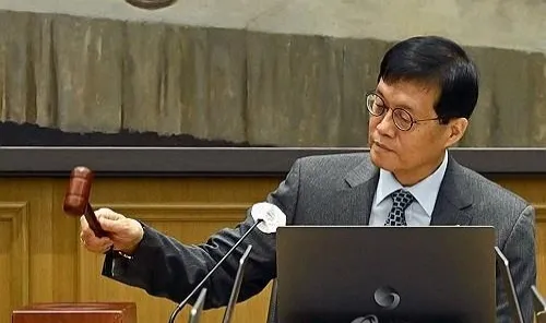 Why is BOK Keeping Key Rate Steady for the Fourth Time?