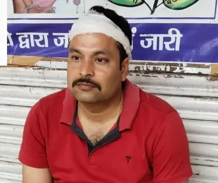 बोकारो में इलेक्ट्रो स्टील प्लांट में रोजगार की मांग पर प्रदर्शन, लोगों और पुलिस में झड़प, थाना प्रभारी घायल