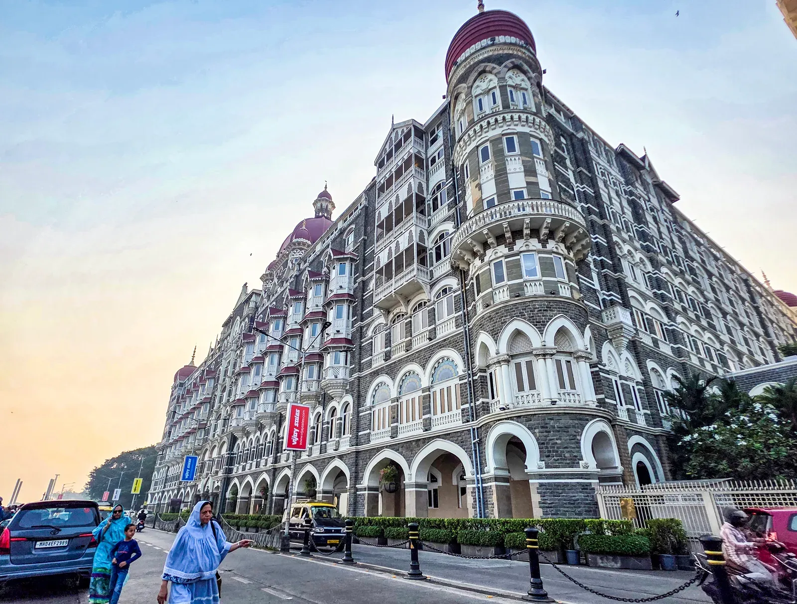 Taj Hotel Mumbai bomb threat declared hoax after full security sweep