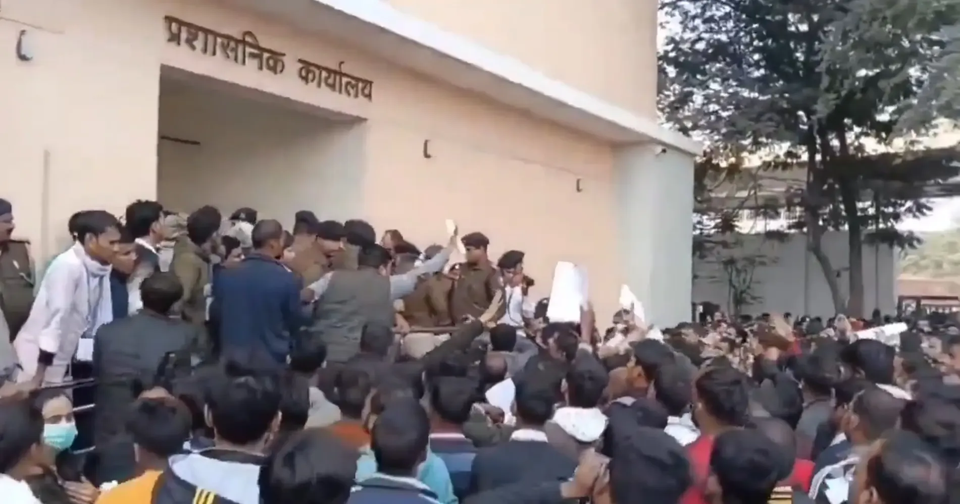 BPSC Aspirants Cause Commotion Outside Patna Examination Venue