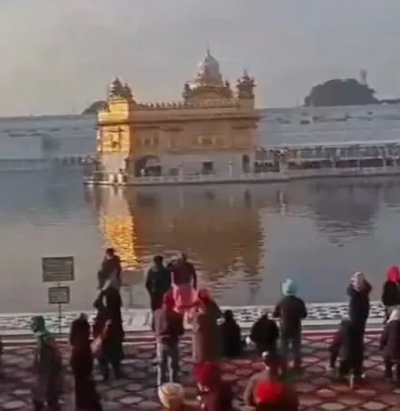 Devotees Brave the Cold at Golden Temple for 'Maghi' Celebration