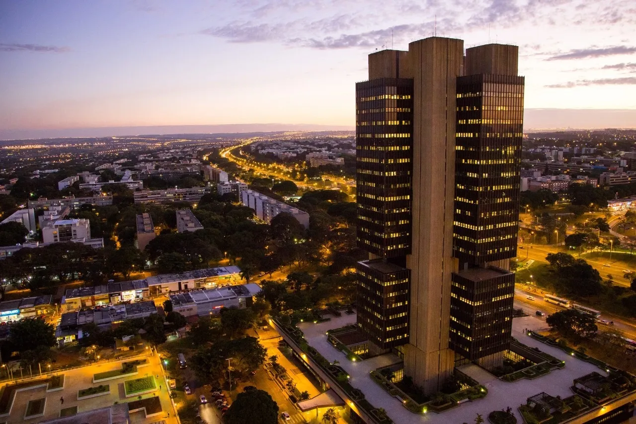 Brazil's Central Bank Projects Additional Interest Rate Increases for Early 2025