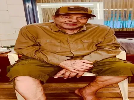 ब्रीच कैंडी अस्पताल से डिस्चार्ज हुए धर्मेंद्र, घर पर ही होगा आगे का इलाज