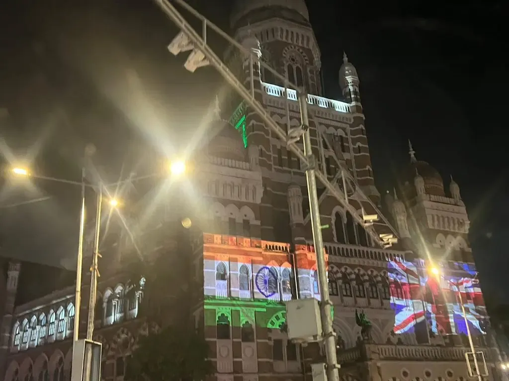 क्या ब्रिटिश पीएम कीर स्टार्मर के स्वागत में सी-लिंक पुल और बीएमसी भवन सजे?