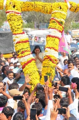 BRS Eyes Return to TRS Amid Challenge from Kavitha Over Party Name