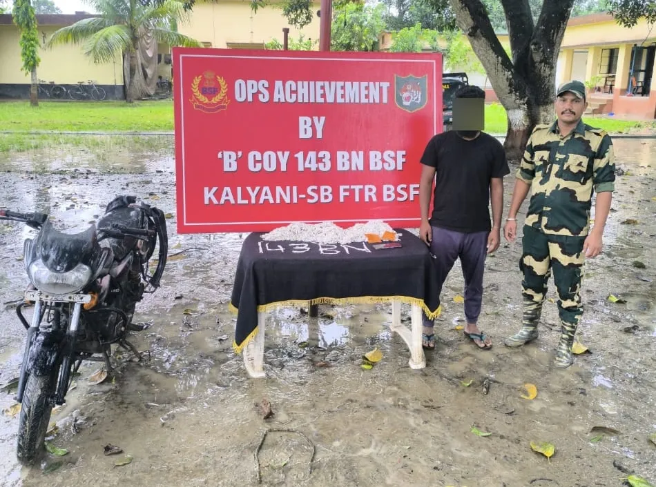 How did the BSF catch a smuggler along the Indo-Bangla border and seize silver worth Rs 16.49 lakh?