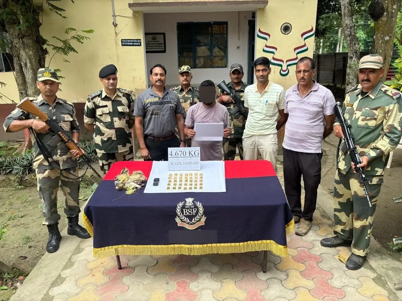 Did BSF Capture a Smuggler and Seize Gold Worth Rs 5 Crore Along the India-Bangladesh Border?