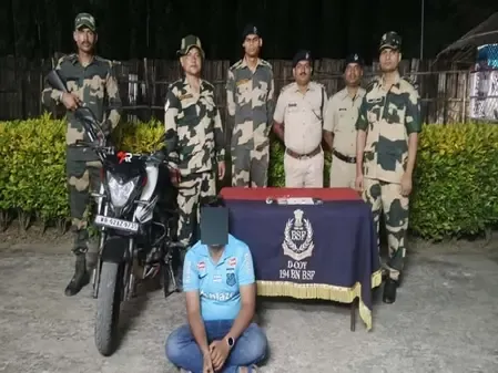 How Did BSF and RPF Collaborate to Capture a Smuggler and Seize Gold Worth Over Rs 30 Lakh?