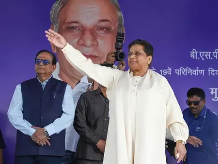 बसपा की गांव-गांव अभियान छेड़ने की तैयारी, सोशल इंजीनियरिंग के नए समीकरण को अजमाने की योजना