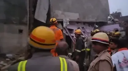 Varanasi building collapses after firecracker blast, 2 injured, woman trapped