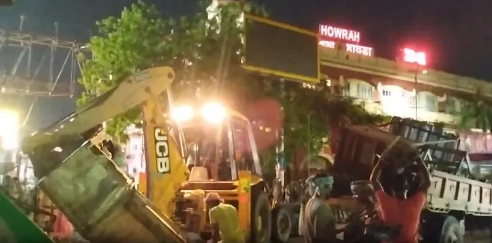 Howrah Station anti-encroachment drive: 150+ illegal shops bulldozed