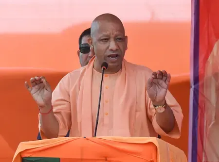 बुनकरों की आर्थिक मजबूती और सम्मान की दिशा में सीएम योगी का महत्वपूर्ण कदम