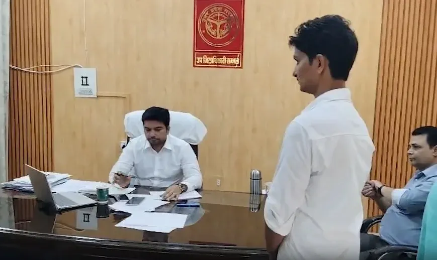 संभल में बुर्का पहनकर कांवड़ यात्रा पर प्रशासन का नोटिस, अमन त्यागी बोले — 'संविधान देता है वस्त्र चुनने का अधिकार'