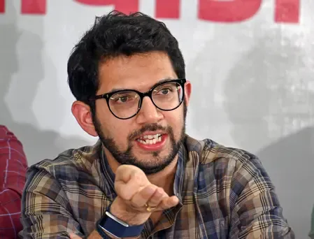 आदित्य ठाकरे का महायुति पर तंज, बोले- कैबिनेट बैठक का बहिष्कार करना महाराष्ट्र के लोगों का अपमान 