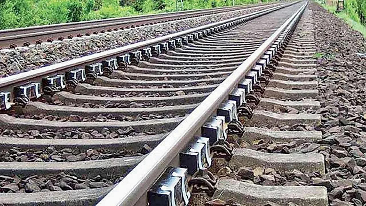 What railway projects worth Rs 11,169 crore has the Cabinet approved?