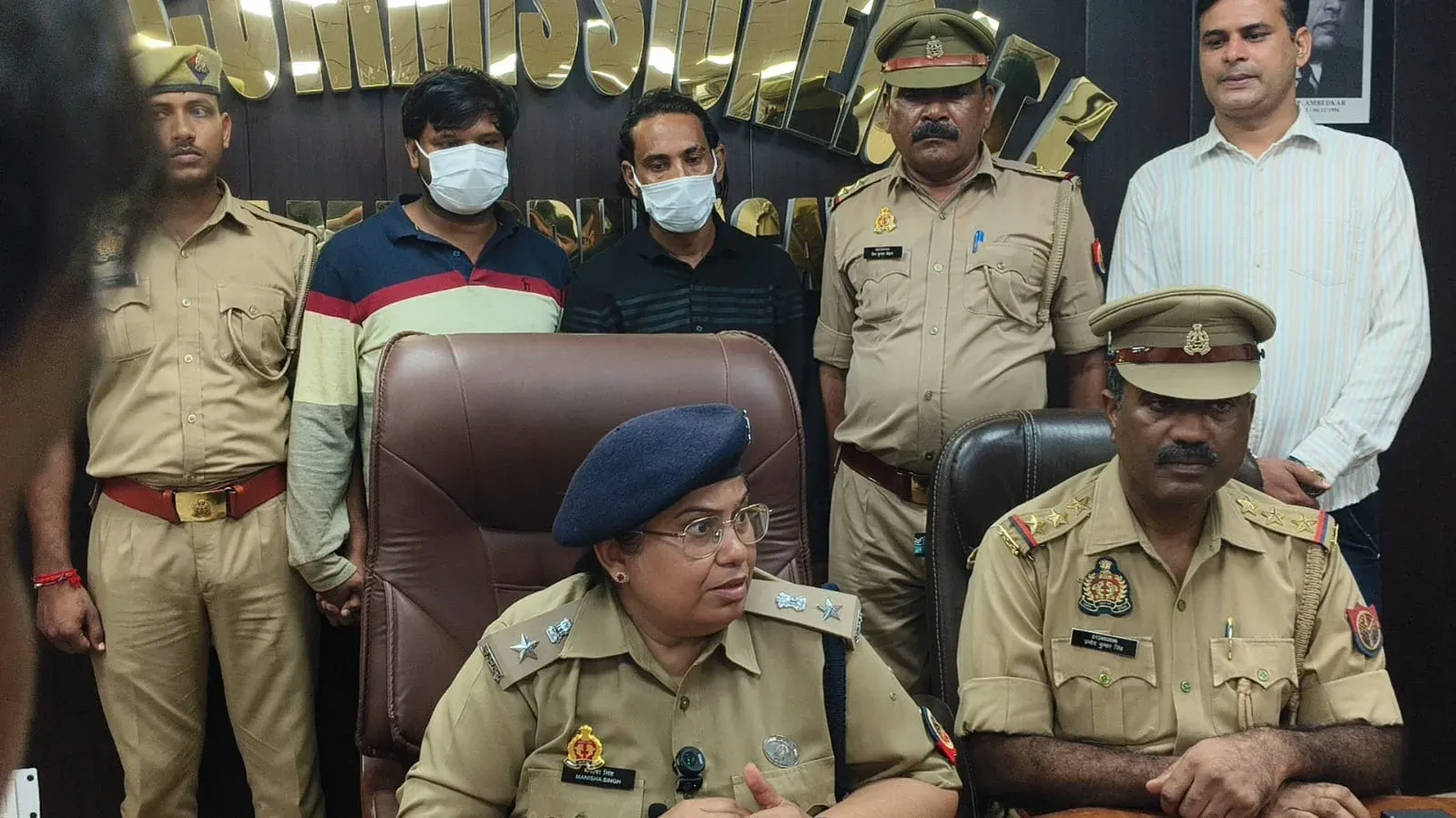 नोएडा में प्रेमी जोड़े समेत तीन चोर गिरफ्तार, कैफे बंद होने के बाद बनाया चोरी का गैंग