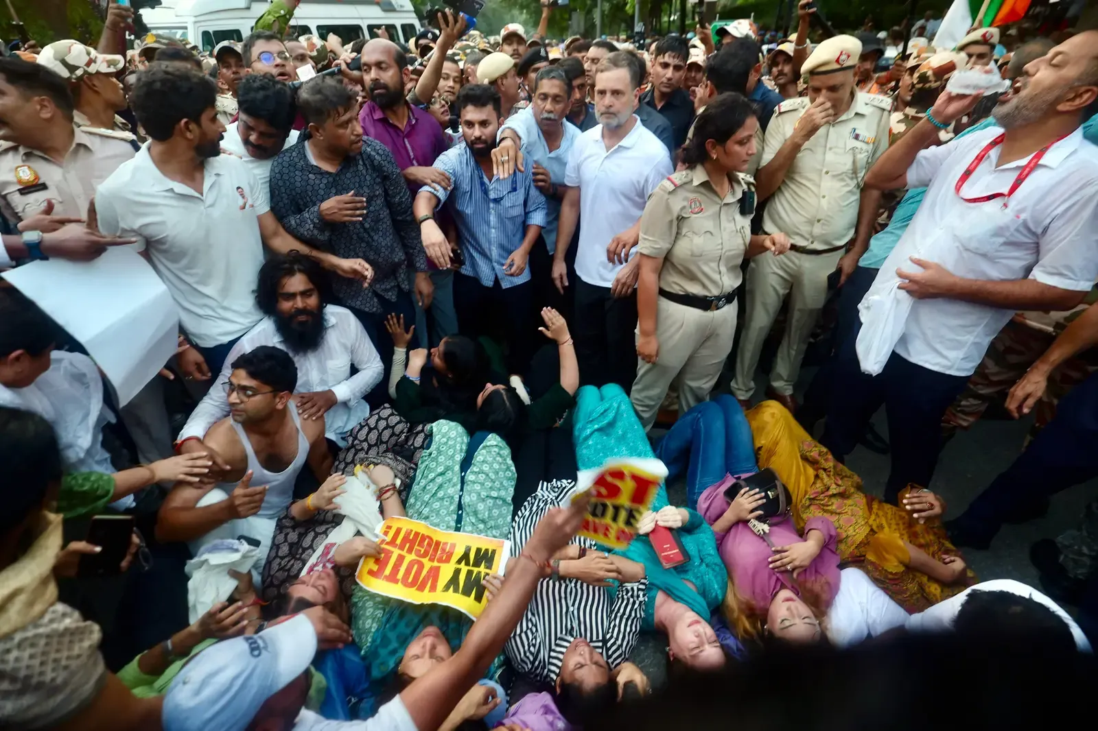Jantar Mantar de-notified: Congress vows defiance, calls move anti-democratic