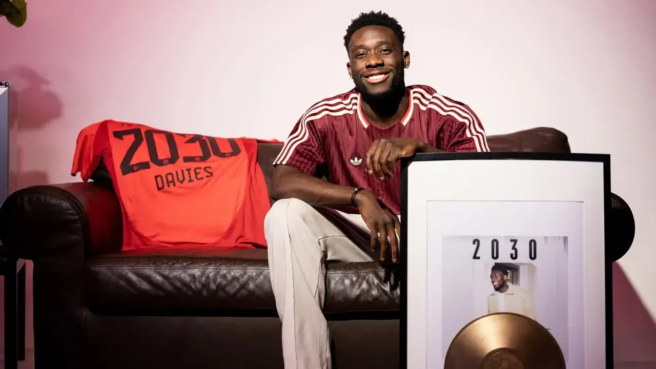 Alphonso Davies Extends FC Bayern Contract Until 2030