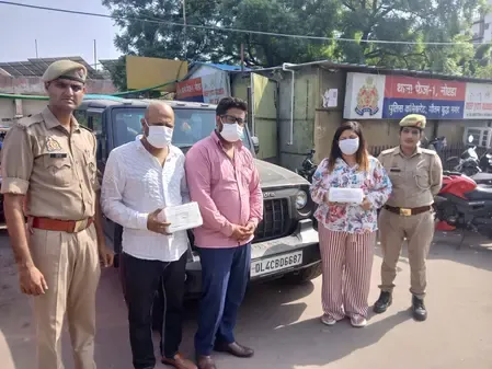 नोएडा में कनाडा वर्क वीजा ठगी का भंडाफोड़: तीन गिरफ्तार, 5 पासपोर्ट और थार कार बरामद
