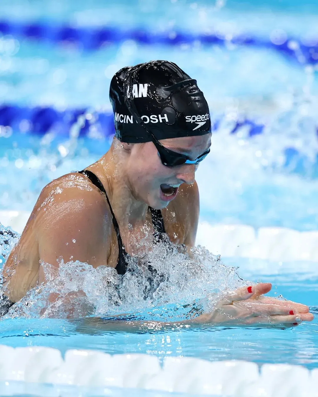 Did Canadian teen Summer McIntosh just break the 200m individual medley world record?