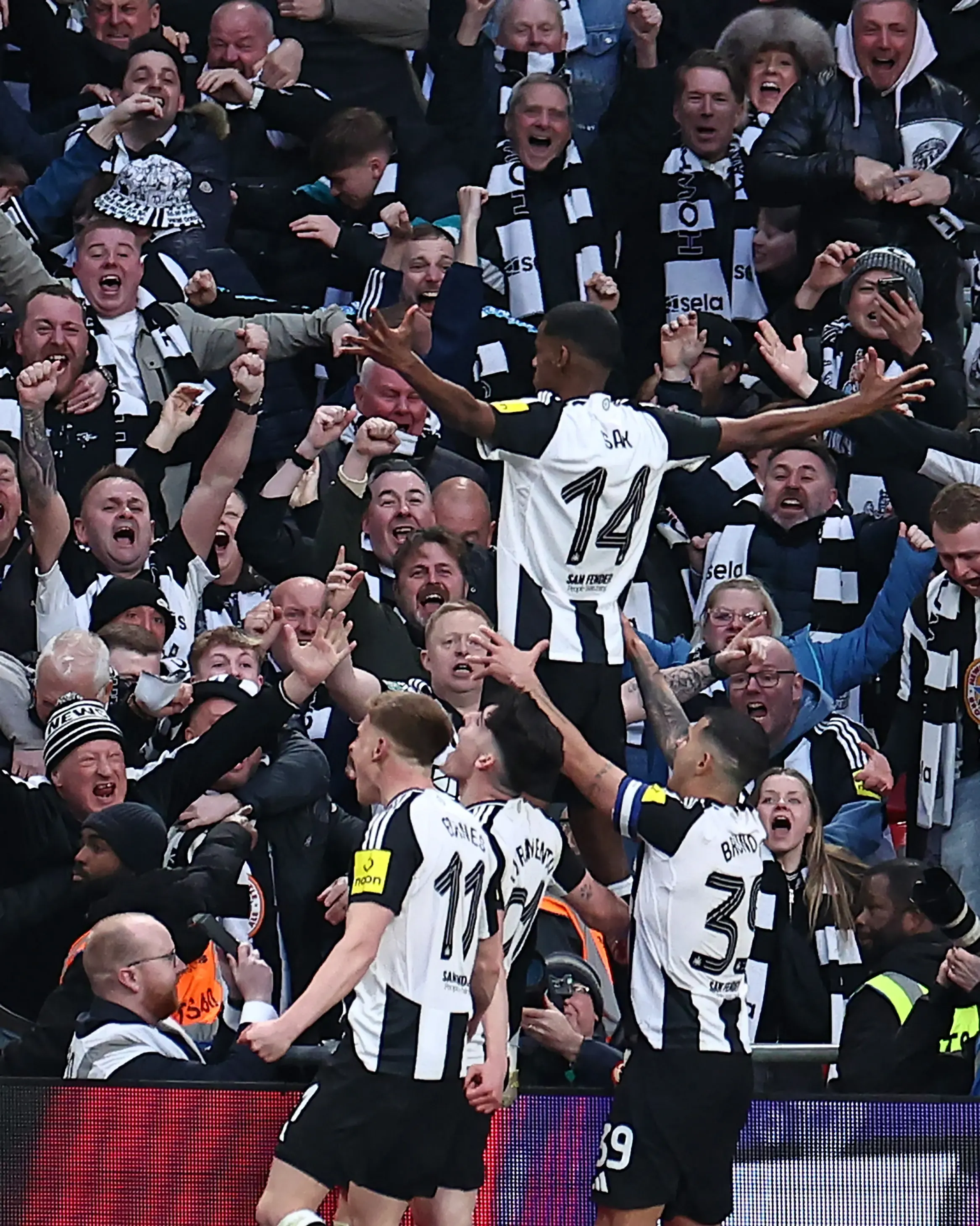 Carabao Cup Final: Newcastle United Triumph Over Liverpool 2-1, Claiming First Major Domestic Trophy Since 1955