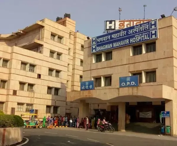 CBI arrests Delhi hospital doctor, supervisor in ₹1 lakh bribery sting