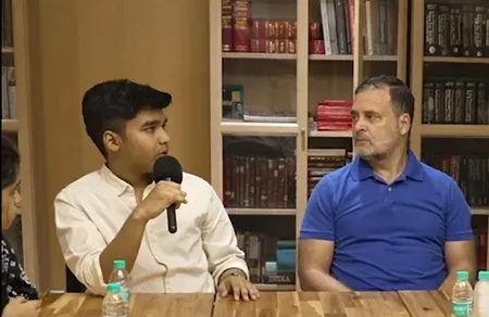सीबीएसई रिजल्ट विवाद: राहुल गांधी ने छात्रों से की मुलाकात, 'देशद्रोही' ट्रोलिंग पर मोदी सरकार को घेरा