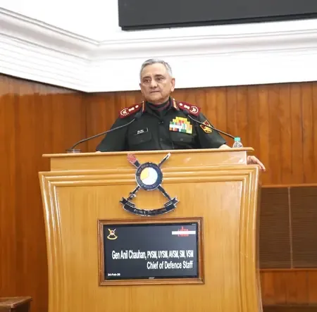 सीडीएस जनरल अनिल चौहान ने चिनार कोर की सुरक्षा और परिचालन रणनीति का किया निरीक्षण