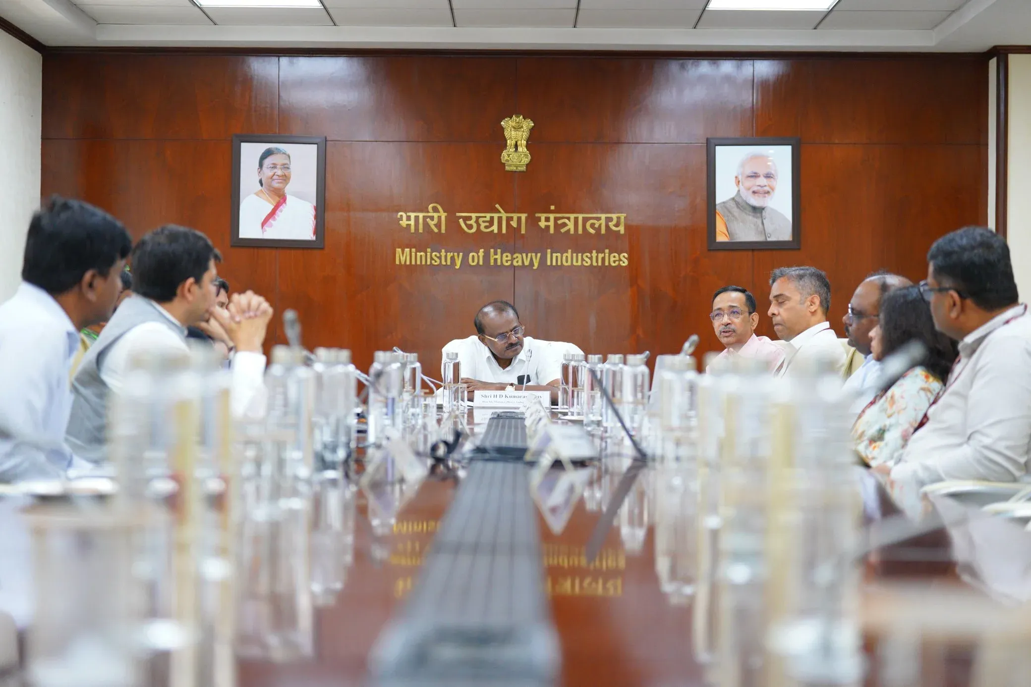 Has the Centre approved 10,900 electric buses for five cities?