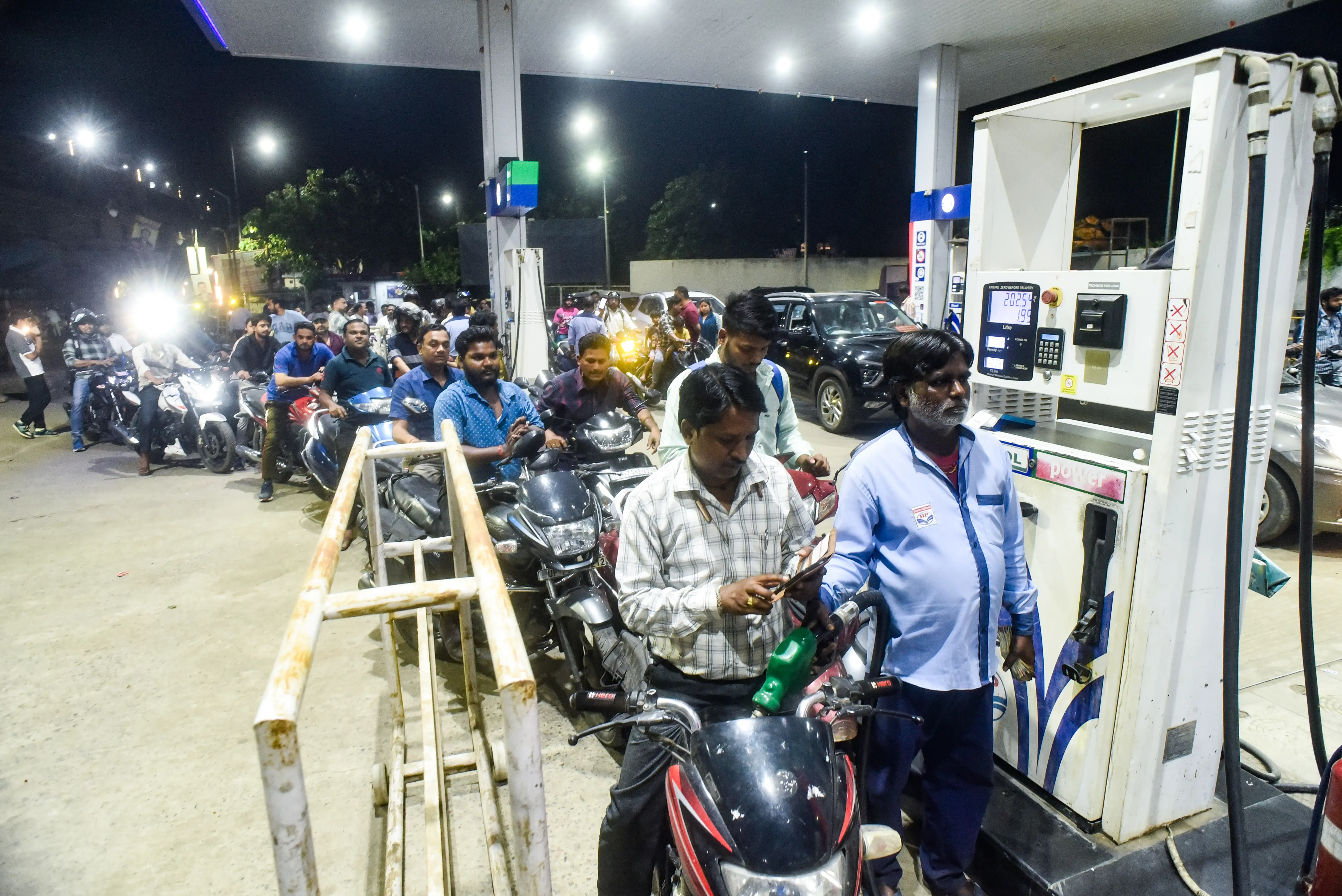 Government Cuts Excise Duty on Petrol and Diesel by ₹10