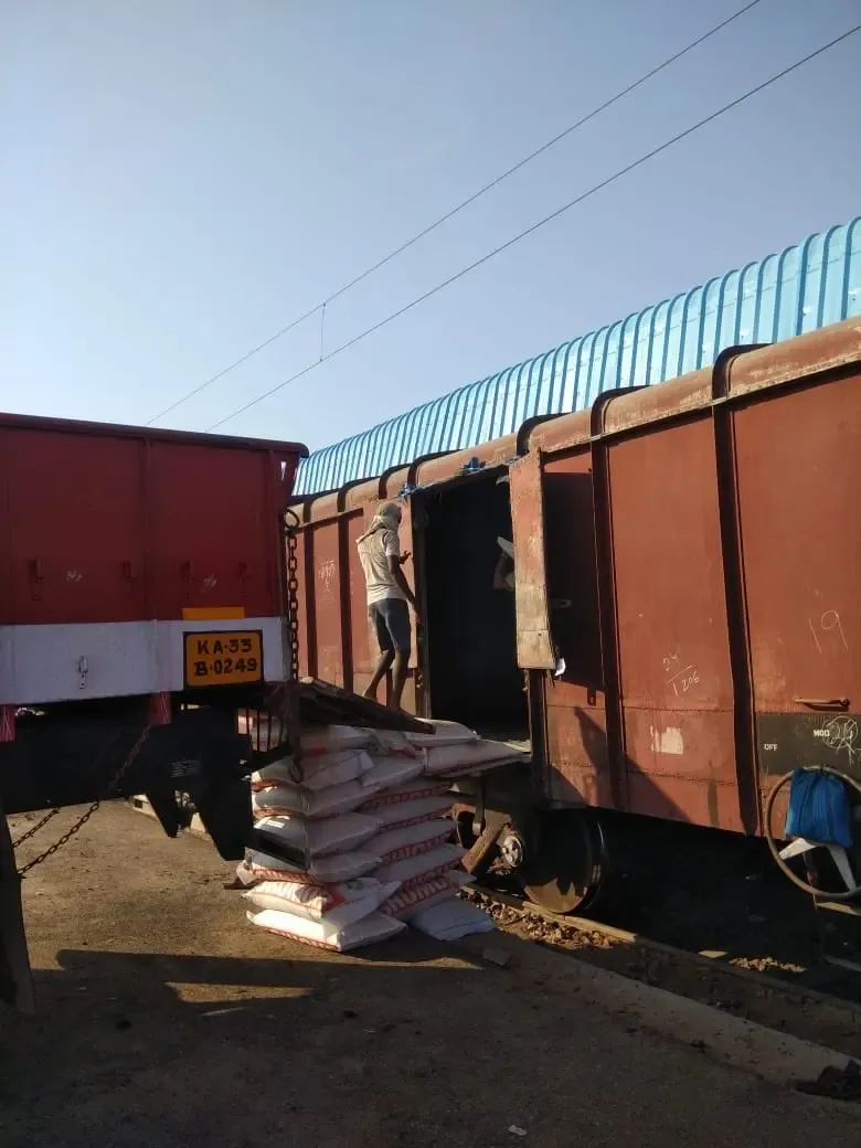 Did the Centre's Fertiliser Supplies to States Hit a Record High of 530 Lakh Metric Tons in April-December?