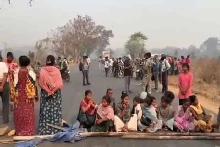 चाईबासा में वाहन की चपेट में आने से महिला की मौत, मुआवजे की मांग को लेकर ग्रामीणों ने किया एनएच जाम