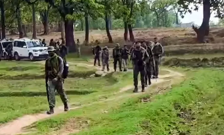पश्चिमी सिंहभूम में नक्सली मुठभेड़: कोबरा 209 बटालियन पर घात, रूटुगुटू जंगलों में सर्च ऑपरेशन तेज