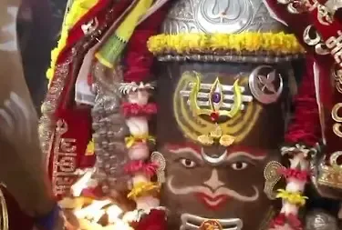 चैत्र मास की सप्तमी पर महाकाल का दिव्य श्रृंगार, भस्म आरती में उमड़ा भक्तों का जनसैलाब