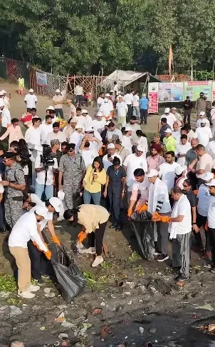 Chalo Yamuna Campaign: CM Rekha Gupta leads clean-up at 70 Delhi ghats