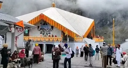 हेमकुंड साहिब यात्रा 2025: 2 लाख 22 हज़ार से अधिक श्रद्धालुओं ने टेका मत्था, रोज़ाना 1,000 की आमद