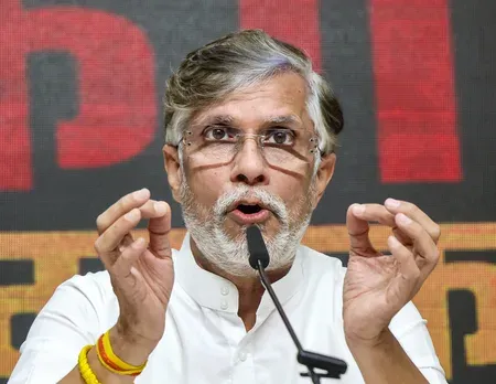 चंपत राय और अनिल मिश्रा का इस्तीफा मंजूर, विपक्ष ने उठाए सवाल, कांग्रेस बोली- जिम्मेदारी तय करने की जरूरत