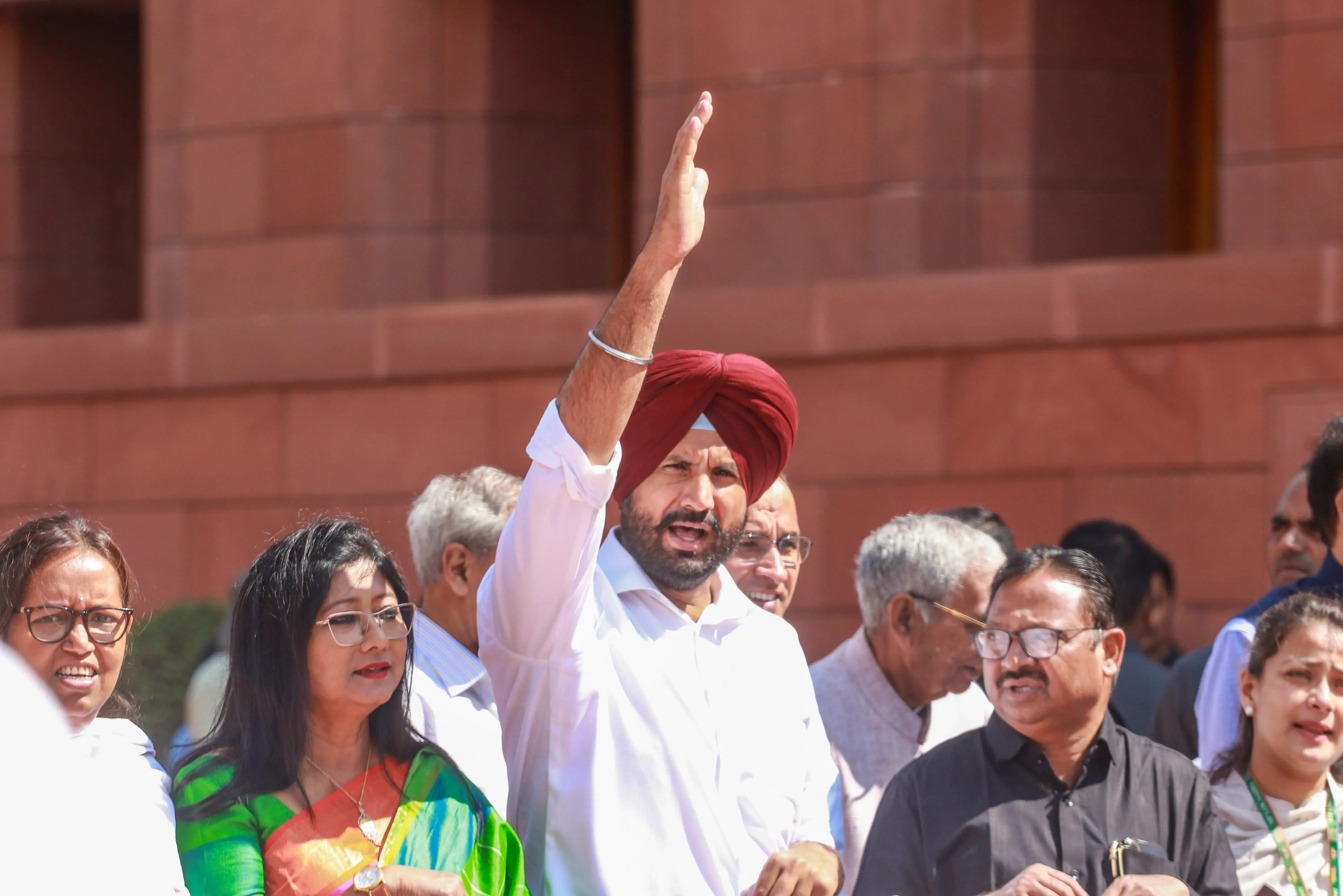 चंडीगढ़ में भाजपा कार्यालय के बाहर विस्फोट: सुरक्षा में चूक पर सवाल उठाए राजा वाडिंग ने