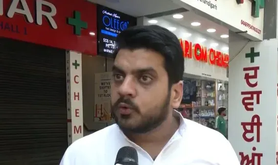 चंडीगढ़ सेक्टर-11 केमिस्ट शॉप पर फायरिंग: 13 गोलियाँ, एक मौत; पार्षद सचिन गलांव ने सुरक्षा व्यवस्था पर उठाए गंभीर सवाल