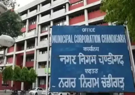 चंडीगढ़ नगर निगम की बैठक में हंगामा, 10 मिनट के लिए हाउस स्थगित 