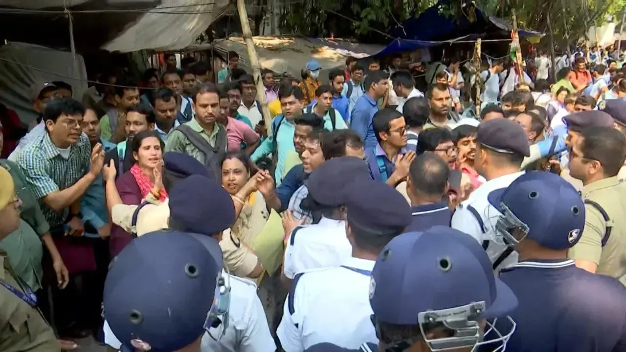 Tensions Escalate Outside Stadium Before Mamata Banerjee's Meeting with Jobless School Employees
