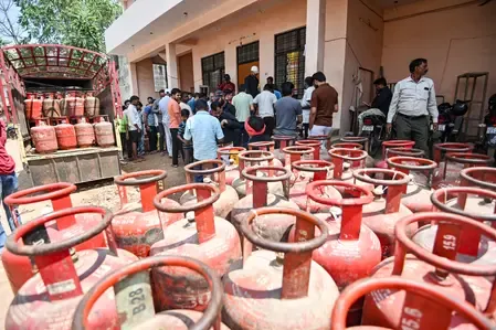 चारधाम यात्रा से पहले गैस आपूर्ति पर फोकस, कंपनियों को निर्बाध आपूर्ति सुनिश्चित करने के निर्देश